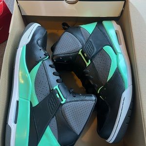 LIKE NEW jordan flight 45 size 14 mens